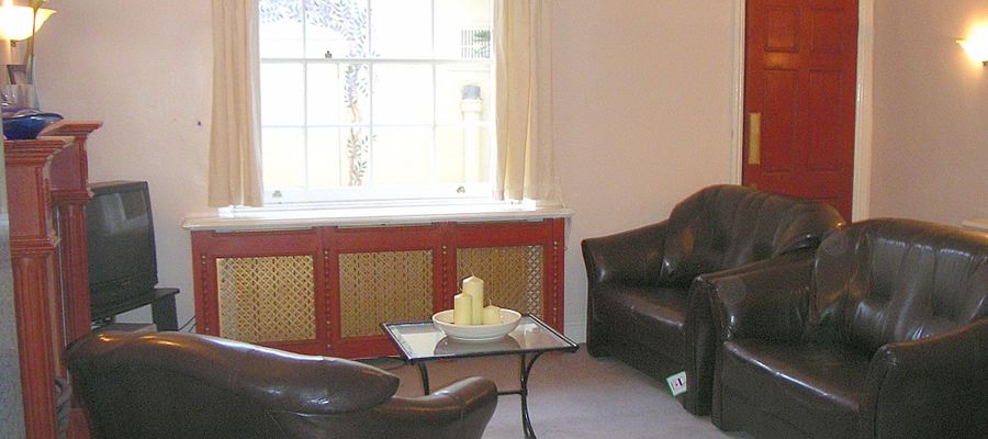 7 Mountague Place - Lounge